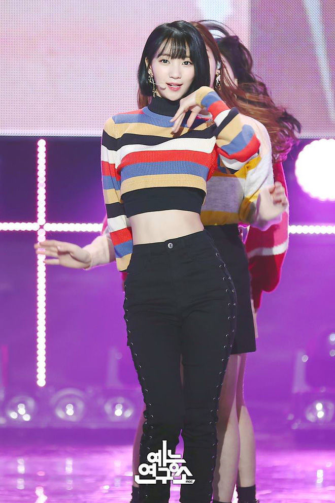 Loạt idol nữ sở hữu vòng hai thon nhỏ khó tin