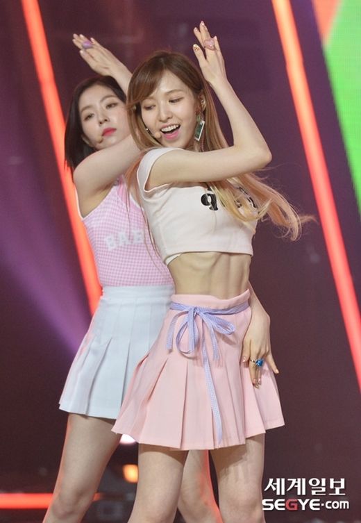 Loạt idol nữ sở hữu vòng hai thon nhỏ khó tin