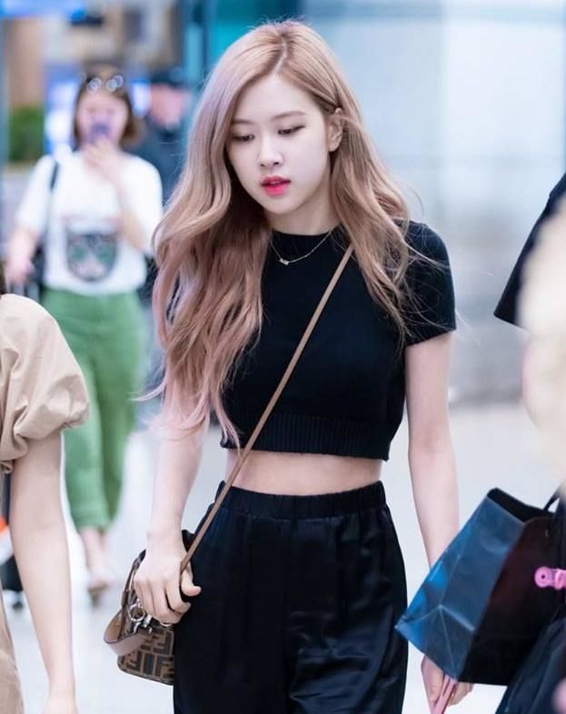 Loạt idol nữ sở hữu vòng hai thon nhỏ khó tin