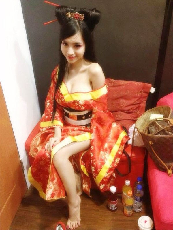 Mỹ nhân Việt diện đồ cổ trang: Ngọc Trinh, Nhã Phương...