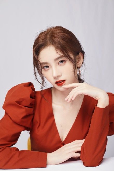 “Mỹ nữ 4000 năm có một” Cúc Tịnh Y khoe nhan sắc ngày càng thăng hạng