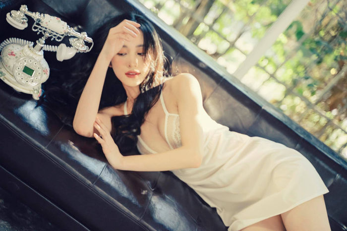 Ảnh sao Việt 20/4: Lan Ngọc, Ngọc Trinh