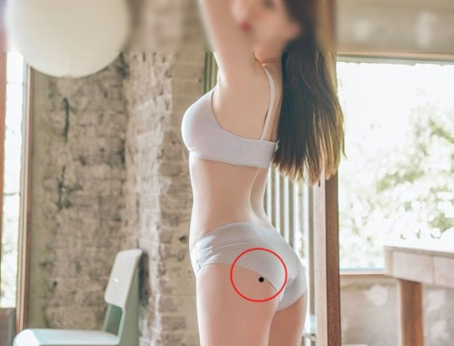 Những nốt ruồi ở “vùng nhạy cảm” trên cơ thể phụ nữ dự báo điều gì?