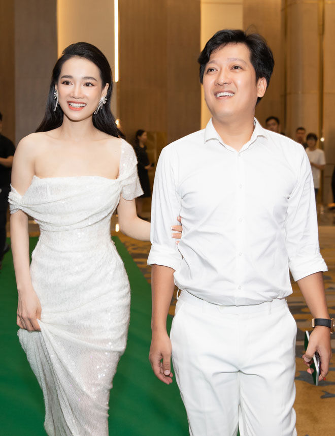 Nhã Phương than thở vì bị chồng vỗ béo mỗi đêm