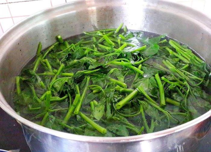 Những loại rau quả dễ bị phun hóa chất