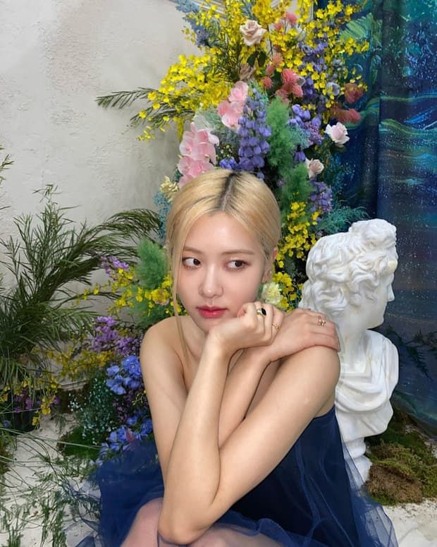 Phe tóc dài chẳng sợ nhàm chán với muôn kiểu tóc như Rosé (BLACKPINK)