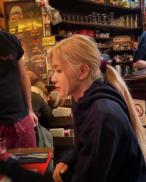 Phe tóc dài chẳng sợ nhàm chán với muôn kiểu tóc như Rosé (BLACKPINK)