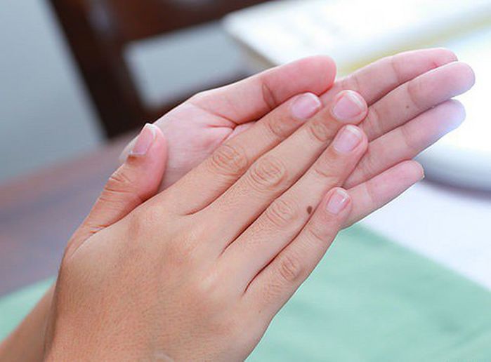 Thói quen tốt cho sức khỏe vào buổi sáng: Bạn đừng quên xoa bàn tay