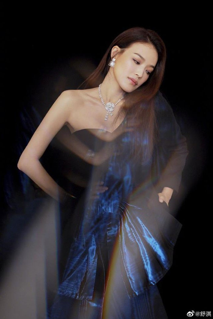 Thư Kỳ: Gái hư showbiz và đường tình duyên nhiều cay đắng
