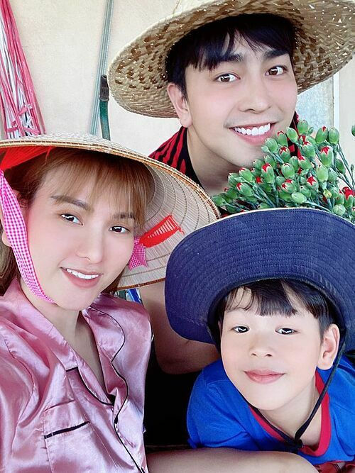 Ảnh sao Việt 6/4 của Đông Nhi, Hải Băng, Hari Won...