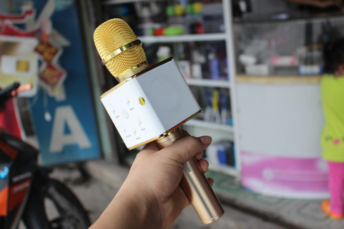 Ở nhà tránh COVID-19, dân tình than thở sắp phát điên vì karaoke