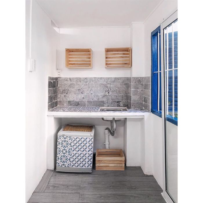 Hô biến ngôi nhà 17m² thành nhà 2 tầng mang phong cách Santorini