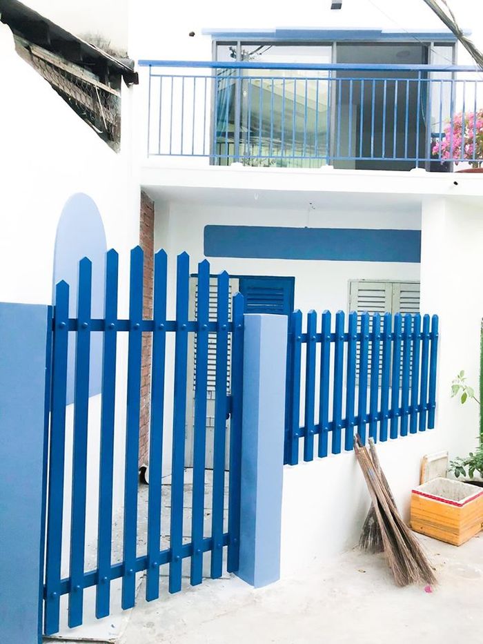 Hô biến ngôi nhà 17m² thành nhà 2 tầng mang phong cách Santorini