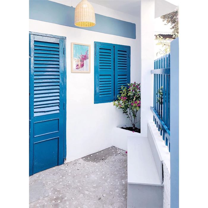 Hô biến ngôi nhà 17m² thành nhà 2 tầng mang phong cách Santorini