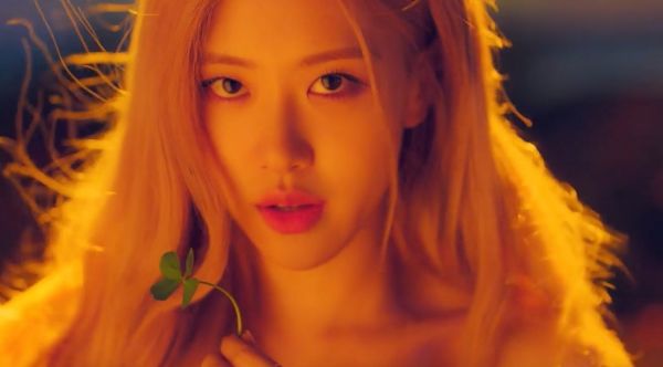 Rosé, Miyeon vừa hát hay lại xinh đẹp, bị hiểu nhầm là visual chính