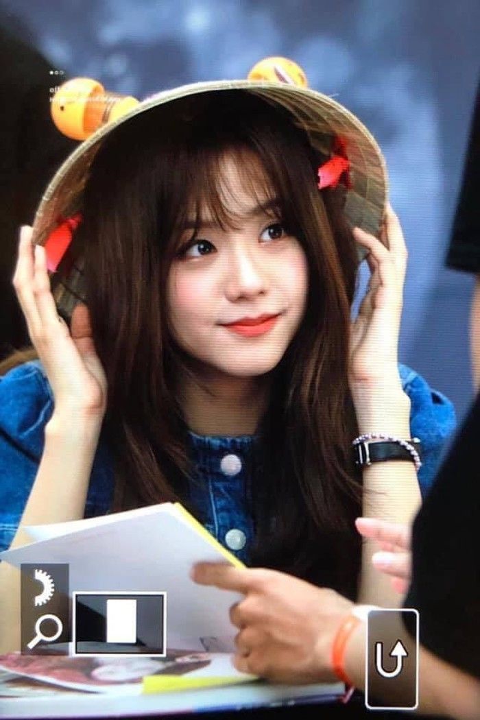 Idol nữ đội nón lá: Jennie cute vô đối, Hyomin chuẩn cô dâu Việt