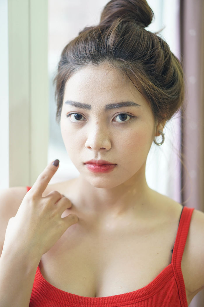 10 thay đổi phụ nữ trẻ hơn 10 tuổi: thay dáng chân mày, nhuộm tóc sáng
