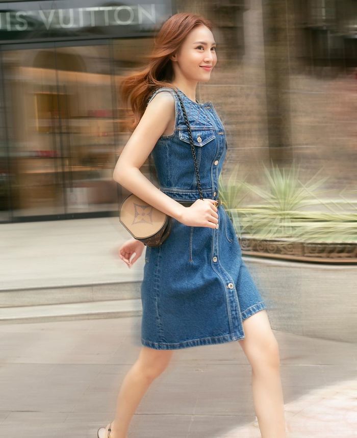 Học Minh Hằng, Lan Ngọc cách diện váy denim “hack tuổi” thần sầu