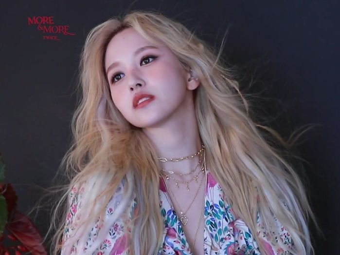 Ảnh hậu trường chứng minh Mina (TWICE) đã đạt đến đỉnh cao nhan sắc