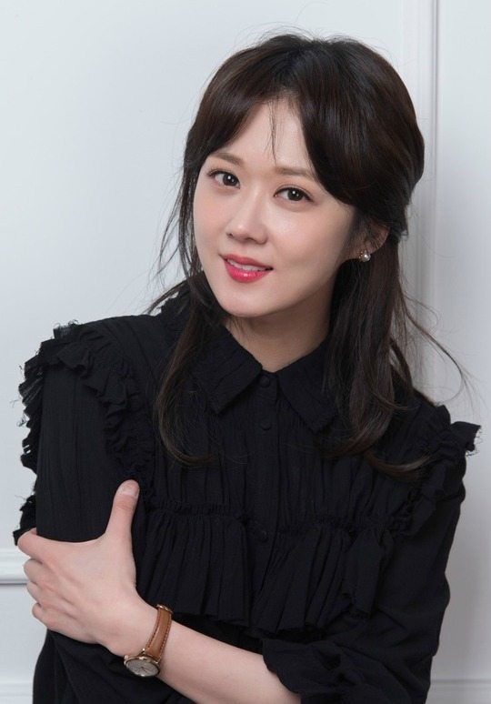 Jang Nara được khen ngợi khi âm thầm quyên góp gia tài gần 250 tỷ đồng
