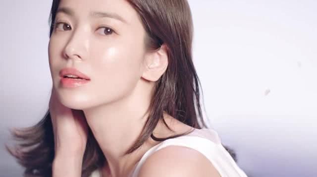 Song Hye Kyo tự tin khoe mặt mộc đẹp không tì vết ở tuổi 40