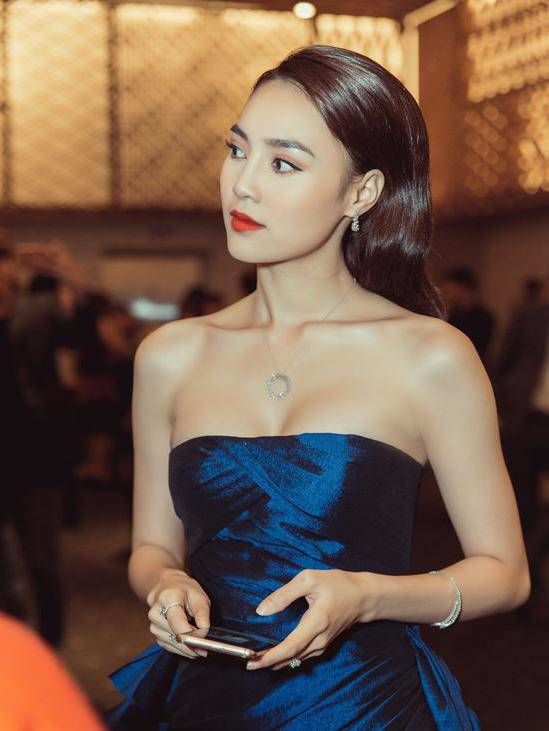 Gầy như Ngọc Trinh, Bích Phương, chăm lên đồ cũng bớt xinh đi vài phần