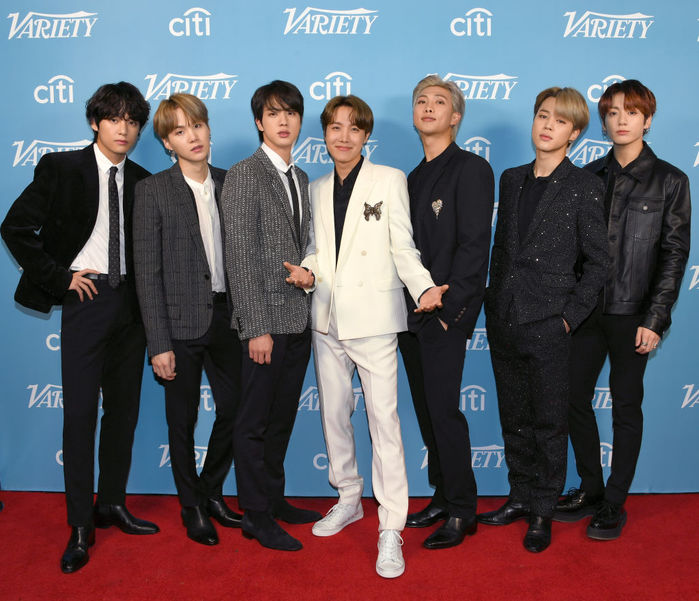 30 nhóm nhạc hot tháng 5: BTS vững ngôi vương mặt scandal của Jungkook