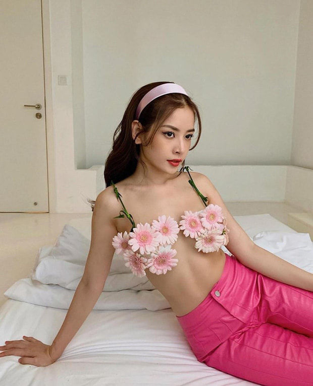 Anh em rich kid Tiên Nguyễn khoe nhan sắc cực phẩm, Elly Trần gợi cảm