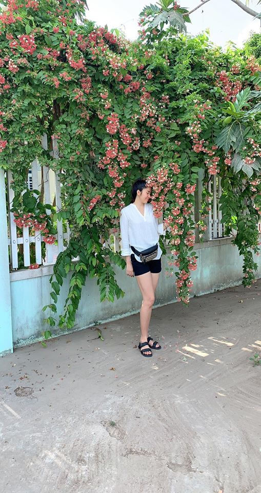 Anh em rich kid Tiên Nguyễn khoe nhan sắc cực phẩm, Elly Trần gợi cảm