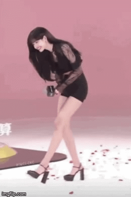 Lisa và đẳng cấp đôi chân dài cực phẩm khó ai đọ lại