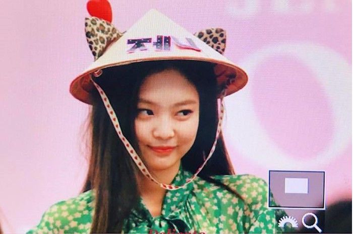 Idol nữ đội nón lá: Jennie cute vô đối, Hyomin chuẩn cô dâu Việt