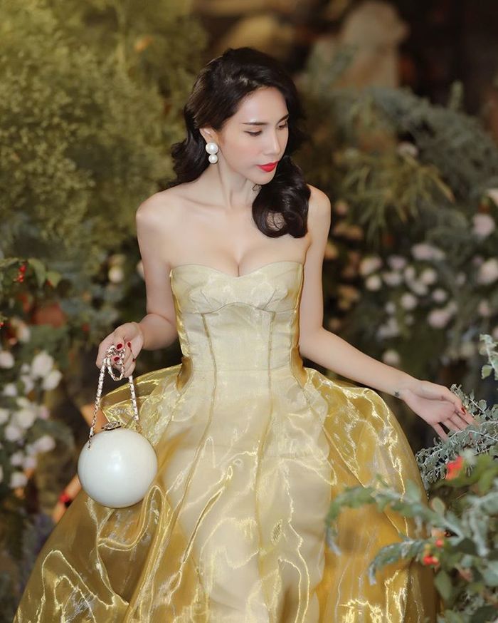 Giảm cân “độc” như sao Việt: Lệ Quyên luyện thanh, Thủy Tiên ngồi thở