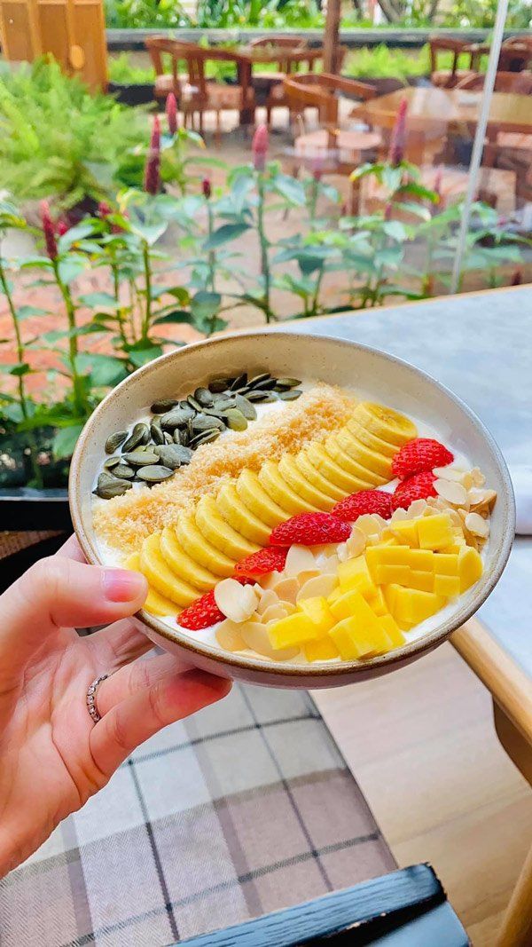 Hà Hồ dẹp hết trang sức, chỉ còn nâng niu 1 chiếc nhẫn ở ngón áp út