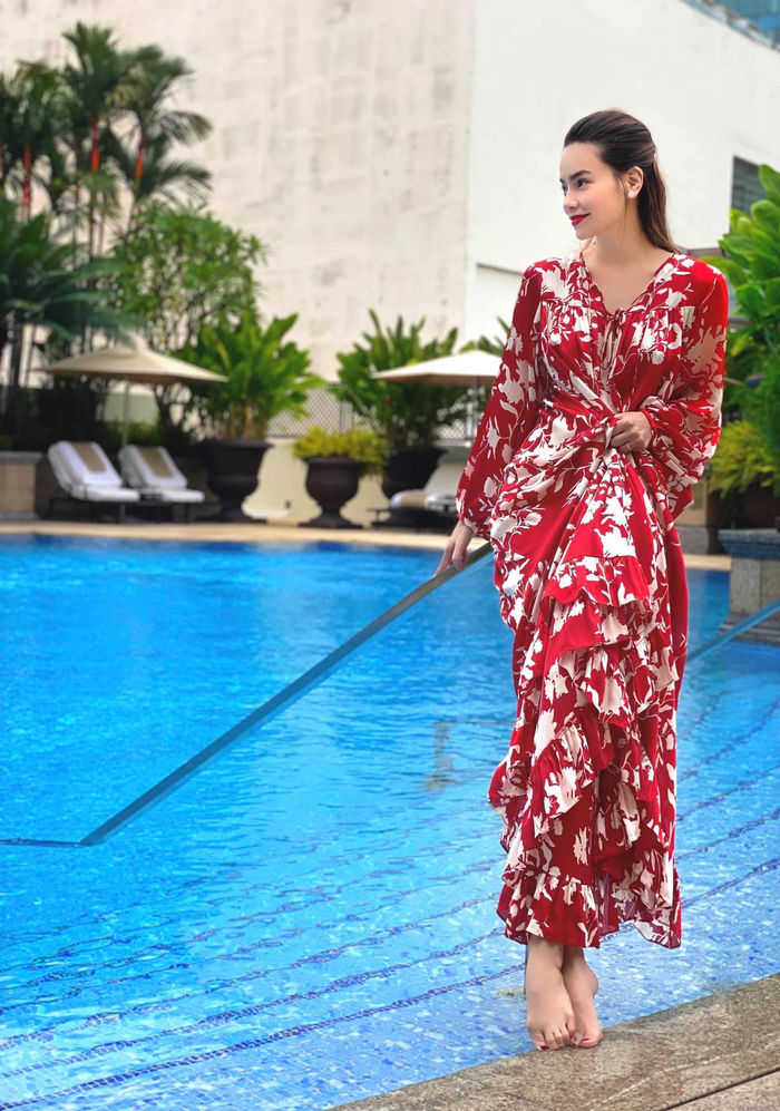 Hà Hồ dẹp hết trang sức, chỉ còn nâng niu 1 chiếc nhẫn ở ngón áp út