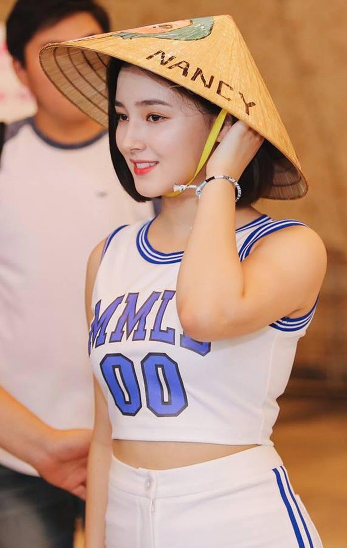 Idol nữ đội nón lá: Jennie cute vô đối, Hyomin chuẩn cô dâu Việt