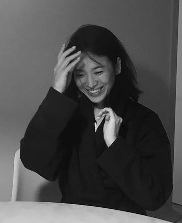Song Hye Kyo qua ảnh bạn thân đăng vẫn trẻ trung, rạng rỡ