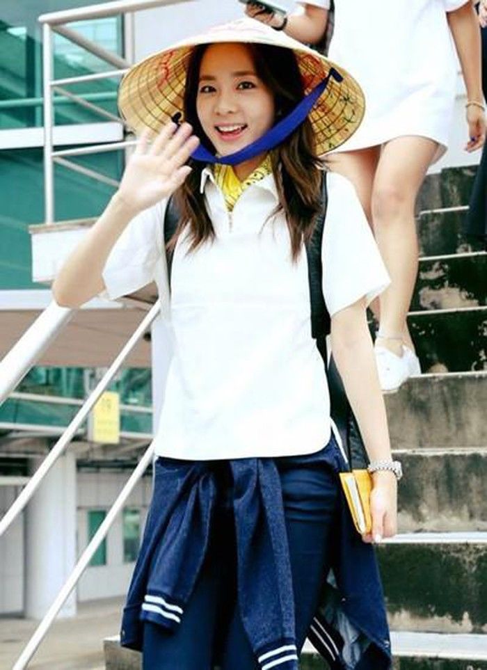 Idol nữ đội nón lá: Jennie cute vô đối, Hyomin chuẩn cô dâu Việt