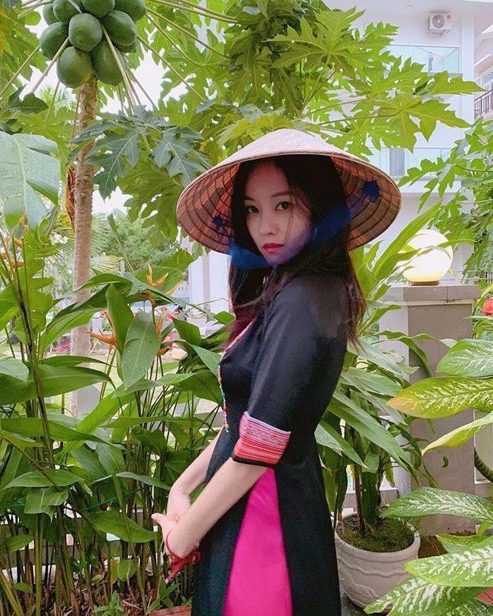 Idol nữ đội nón lá: Jennie cute vô đối, Hyomin chuẩn cô dâu Việt