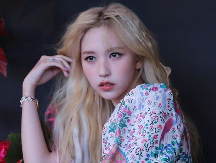 Ảnh hậu trường chứng minh Mina (TWICE) đã đạt đến đỉnh cao nhan sắc
