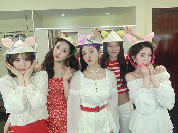 Idol nữ đội nón lá: Jennie cute vô đối, Hyomin chuẩn cô dâu Việt