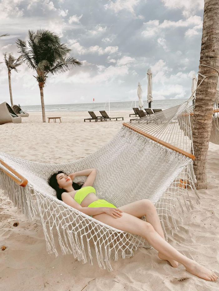 Bảo Thy tung ảnh giường chiếu kín kín hở hở đốt mắt người nhìn