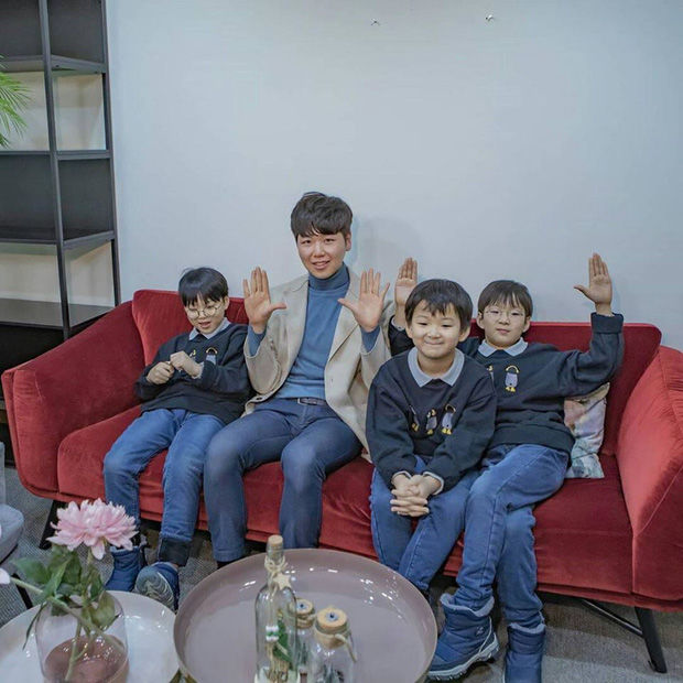 Daehan, Minguk, Manse ngày càng ra dáng người lớn trong ảnh mới khoe