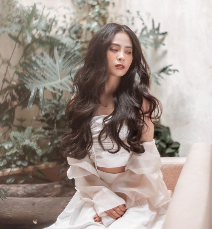 Sao Việt bắt trend sơ mi xuyên thấu: Bích Phương chặt đẹp Ngọc Trinh