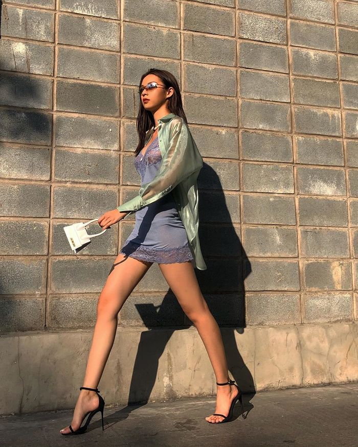 Sao Việt bắt trend sơ mi xuyên thấu: Bích Phương chặt đẹp Ngọc Trinh