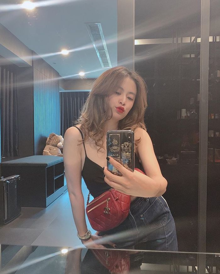 “Chất” như Hoàng Thùy Linh: Bỏ 500 đô mua túi chỉ đựng vừa… không khí