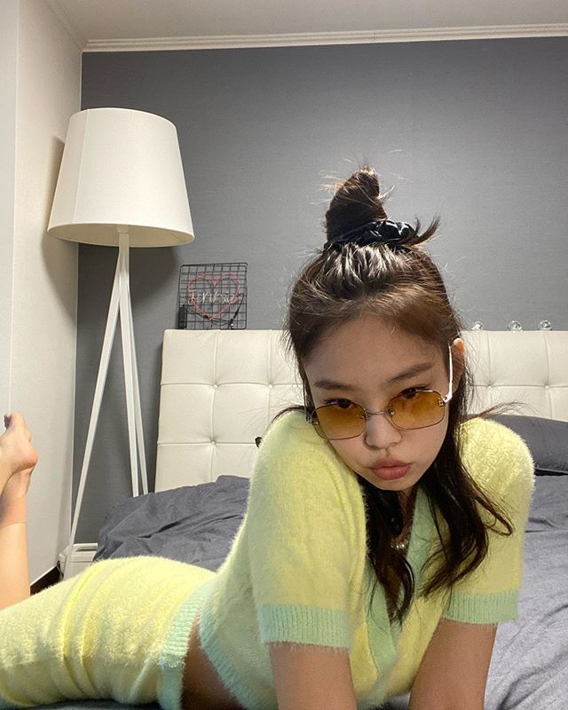 Idol Kpop mê mệt chun cột tóc vải “rẻ bèo”: Joy trông điệu đà