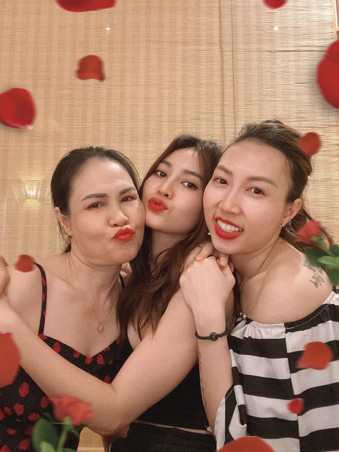 Sao Việt 12/5: Vợ chồng Xìn - Ri khoe ảnh cháu ruột