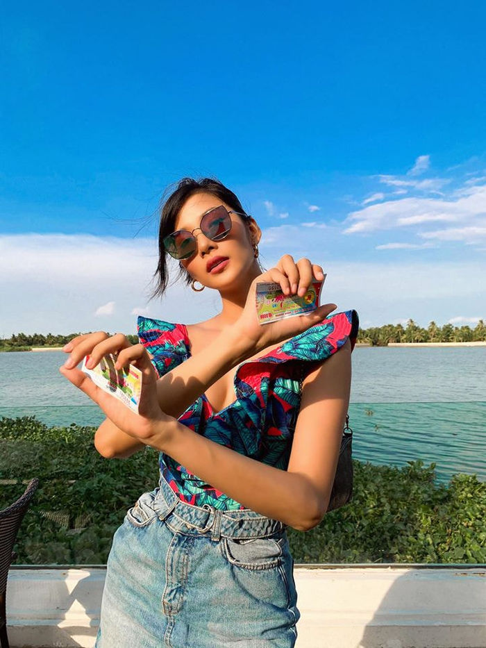 Đại gia đình Đông Nhi quây quần bên nhau, Lý Nhã Kỳ lão hóa ngược