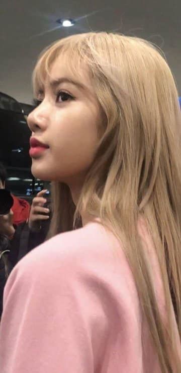 V, Lisa và loạt idol đẹp bất chấp trong ảnh do team qua đường chụp