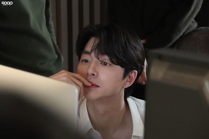 Ông chú yêu tinh Gong Yoo trở lại với ảnh hậu trường đẹp xuất sắc